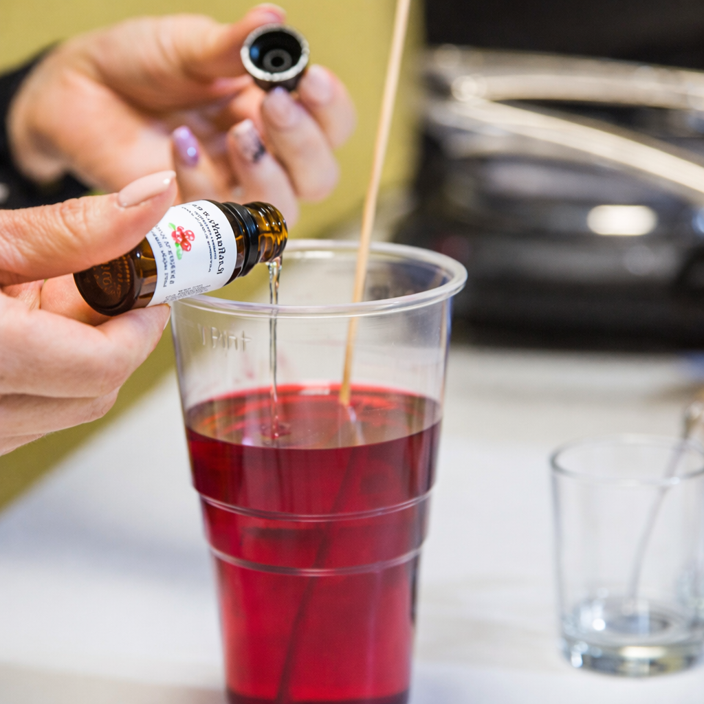 Kiek kvapo dėti į sojų vaško žvakę – kvapų proporcijos ir patarimai